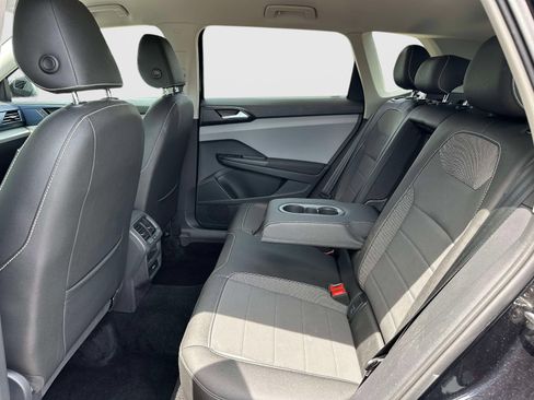 Certified 2023 Volkswagen Taos SE FWD image 13