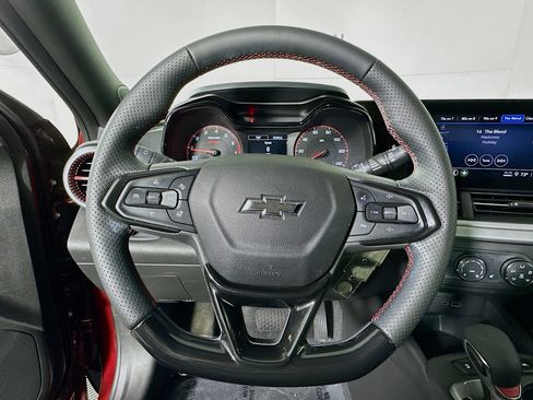 Used 2024 Chevrolet Trax RS w/ Sunroof Package image 15