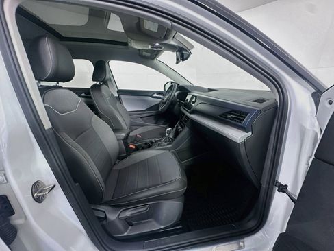 Used 2024 Volkswagen Taos SE AWD/4WD image 32