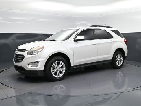 Used 2017 Chevrolet Equinox LT w/ Convenience Package image 3