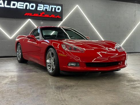 Used 2007 Chevrolet Corvette Coupe w/ Preferred Equipment Group RWD image 9