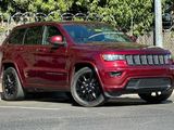 Used 2018 Jeep Grand Cherokee Altitude image 2