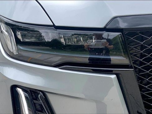 Used 2023 Cadillac Escalade V AWD/4WD image 28