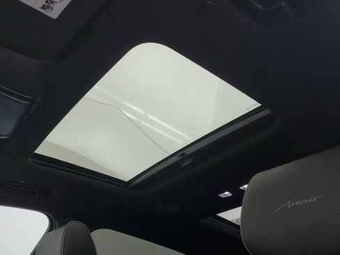 Used 2023 Buick Enclave Avenir w/ Avenir Technology Package image 21