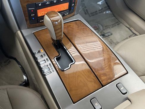 Used 2009 Cadillac XLR RWD image 24