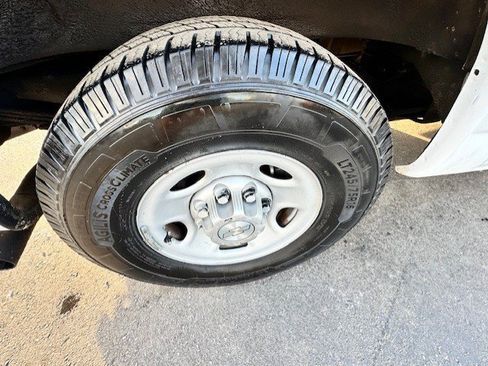 Used 2018 Chevrolet Express 2500 w/ Driver Convenience Package image 9