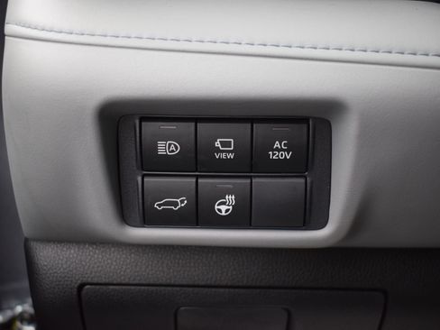 Used 2023 Toyota Highlander Limited AWD/4WD image 19