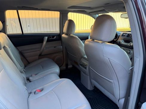Used 2011 Toyota Highlander SE image 34