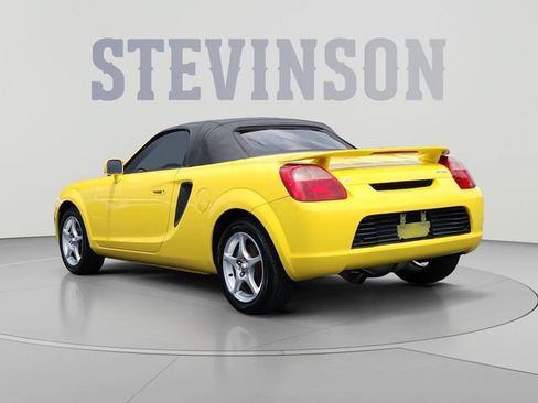 Used 2000 Toyota MR2 RWD image 3