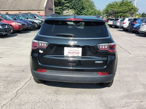 Used 2019 Jeep Compass Latitude image 4