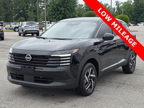 Used 2025 Nissan Kicks SV FWD image 2