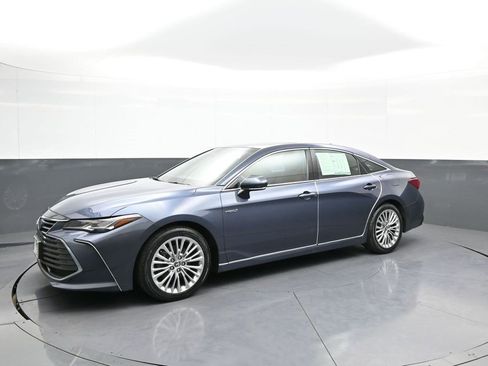 Used 2020 Toyota Avalon Limited image 10