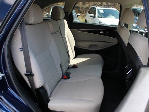 Used 2018 Kia Sorento LX image 28