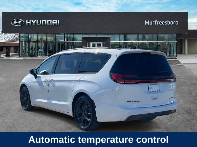 Used 2025 Chrysler Pacifica Limited FWD image 8