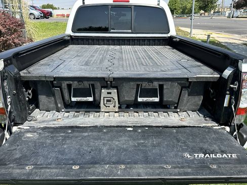 Used 2015 Toyota Tacoma 4x4 Double Cab w/ SR5 Package image 9