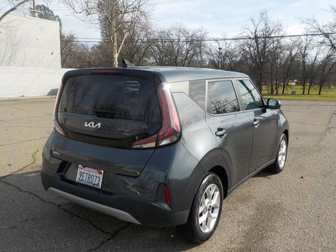 Used 2023 Kia Soul LX w/ LX Technology Package image 6