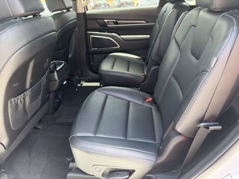 Used 2025 Kia Telluride S FWD image 10