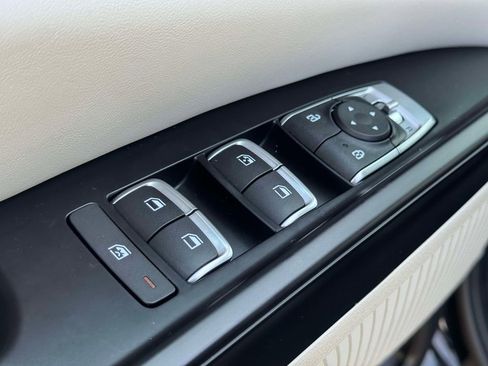 Used 2024 Kia Carnival LX image 16