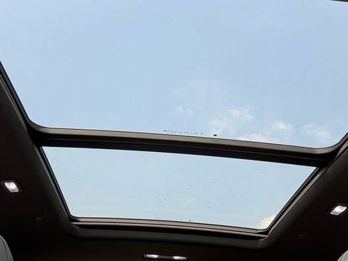 Used 2024 Chevrolet Traverse RS image 19