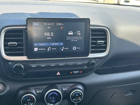 Used 2025 Hyundai Venue SEL FWD image 18