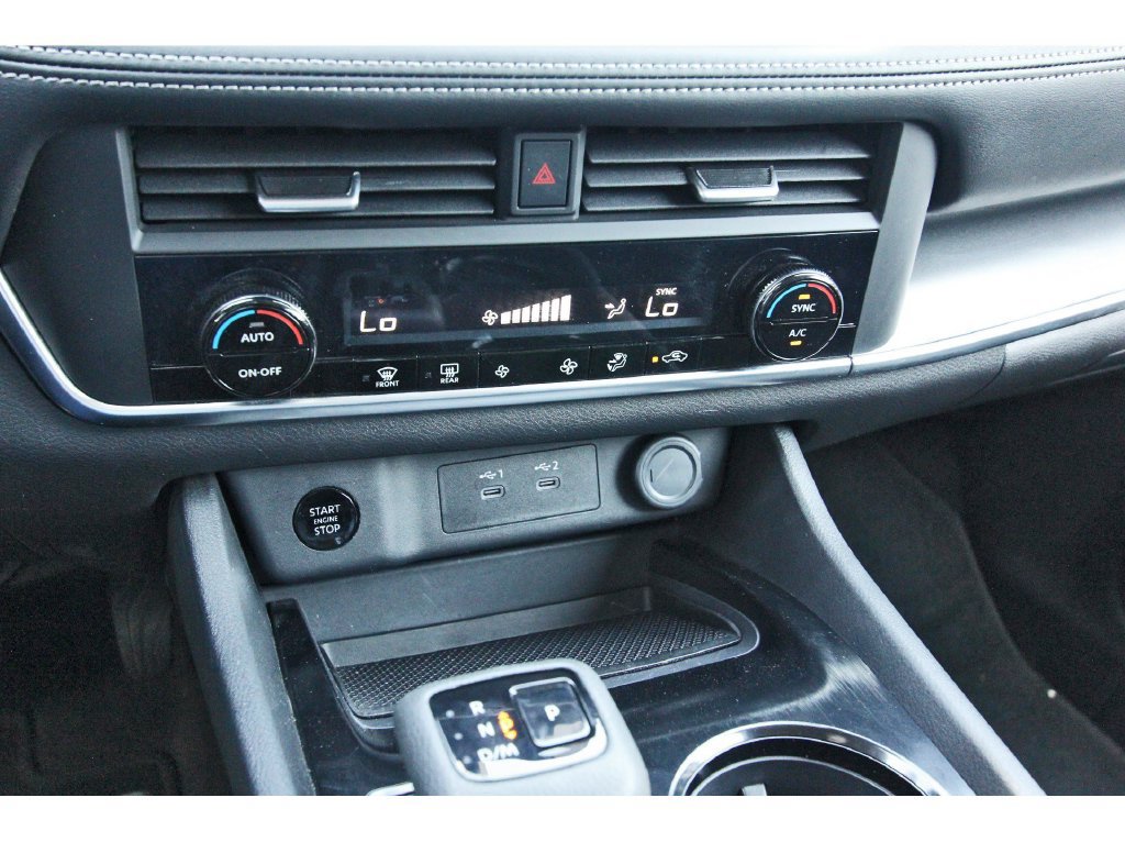 Used 2024 Nissan Rogue SV FWD image 28