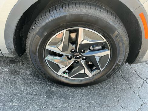 Used 2023 Kia Sorento EX FWD image 30