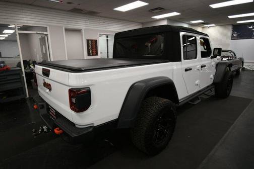 Used 2024 Jeep Gladiator Mojave w/ Technology Group AWD/4WD image 8