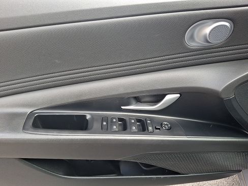 Certified 2023 Hyundai Elantra Limited FWD image 12