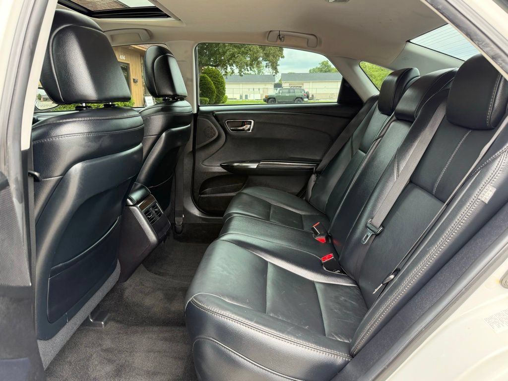 Used 2016 Toyota Avalon XLE Plus w/ Preferred Accessory Package FWD image 15