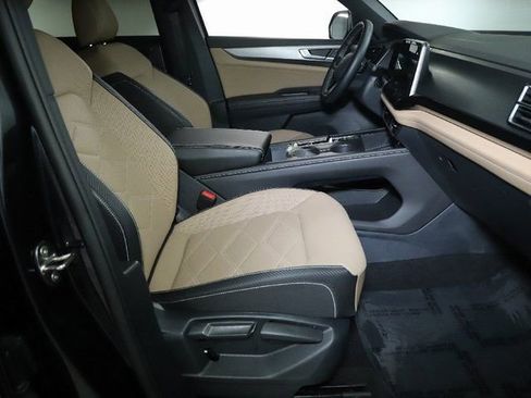 Used 2025 Volkswagen Atlas Cross Sport SE image 33