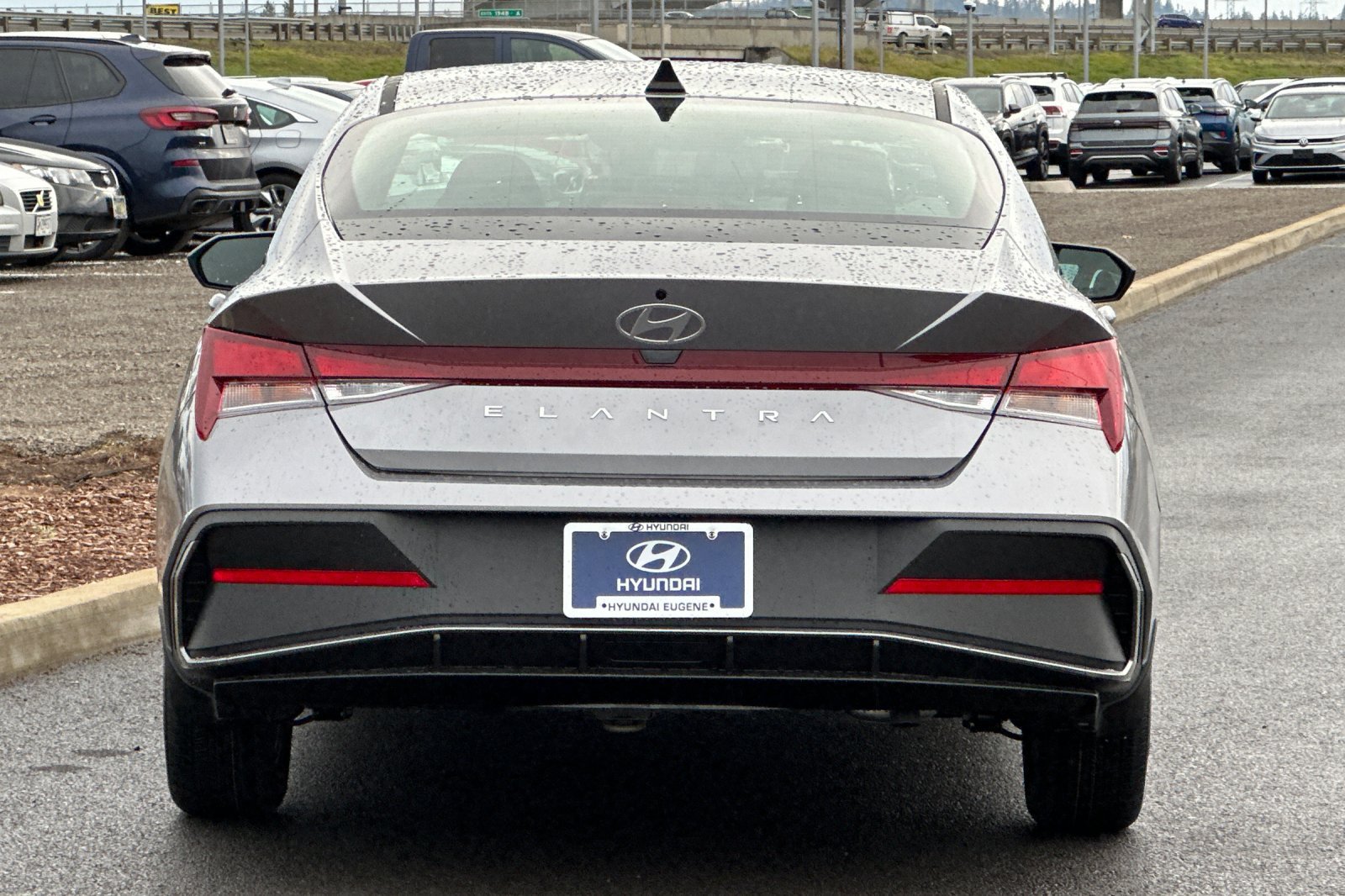 Used 2026 Hyundai Elantra SE FWD image 4
