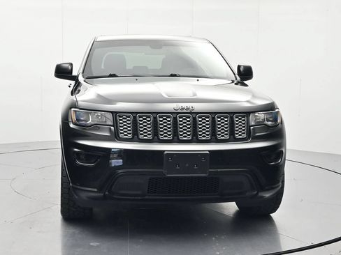 Used 2021 Jeep Grand Cherokee Laredo X AWD/4WD image 2