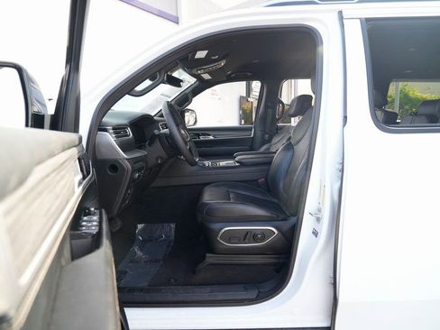 Used 2023 Jeep Wagoneer L Series II image 19