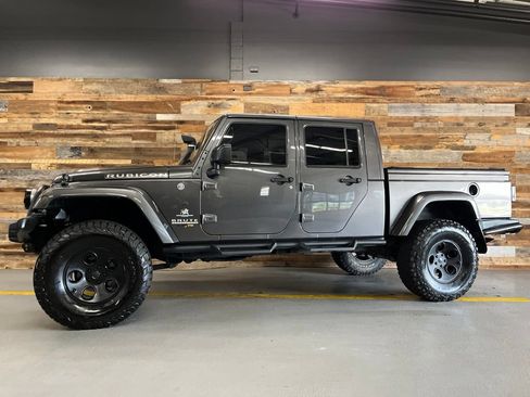 Used 2016 Jeep Wrangler Unlimited Rubicon w/ Connectivity Group AWD/4WD image 23