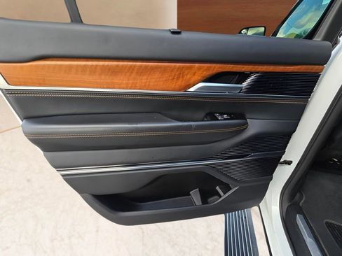 Used 2024 Jeep Grand Wagoneer L Series III image 80