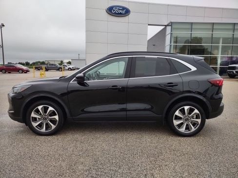 Used 2024 Ford Escape Platinum AWD/4WD image 2