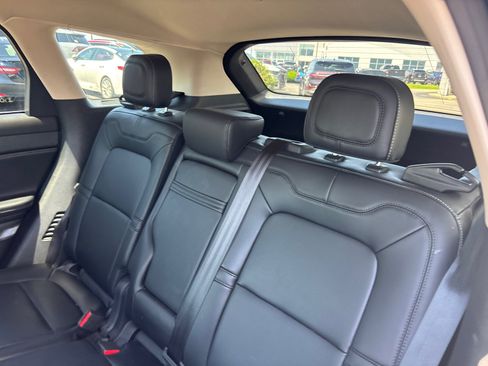 Certified 2023 Lincoln Corsair AWD w/ Rear Removable Package Tray image 23
