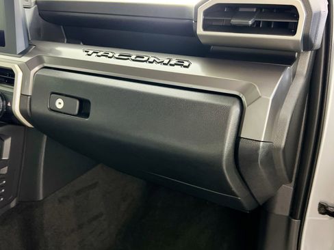 Used 2024 Toyota Tacoma SR5 AWD/4WD image 35