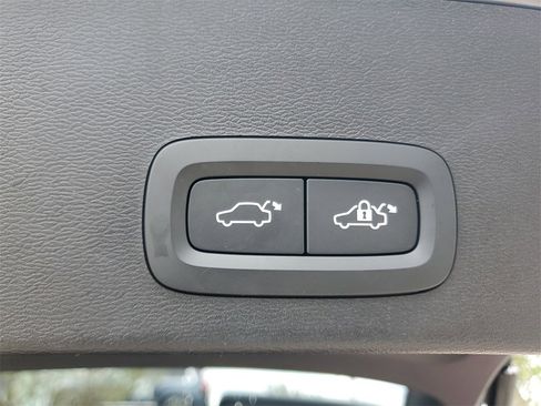 Certified 2023 Volvo XC40 B4 Ultimate w/ Protection Package Premier image 10