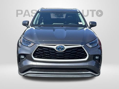 Used 2023 Toyota Highlander XLE AWD/4WD image 7