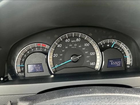 Used 2014 Toyota Camry SE w/ Moonroof Package FWD image 12