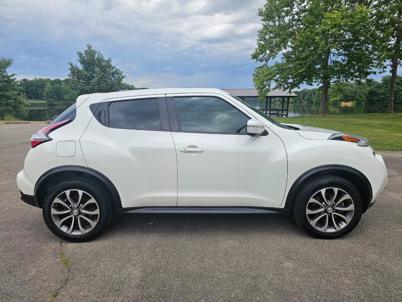Used 2017 Nissan Juke SL FWD image 3
