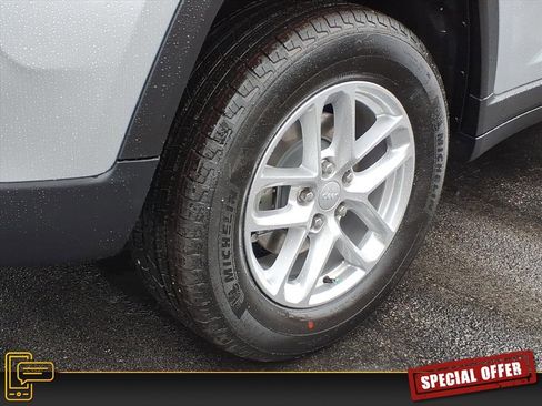 New 2025 Jeep Grand Cherokee 4WD image 6