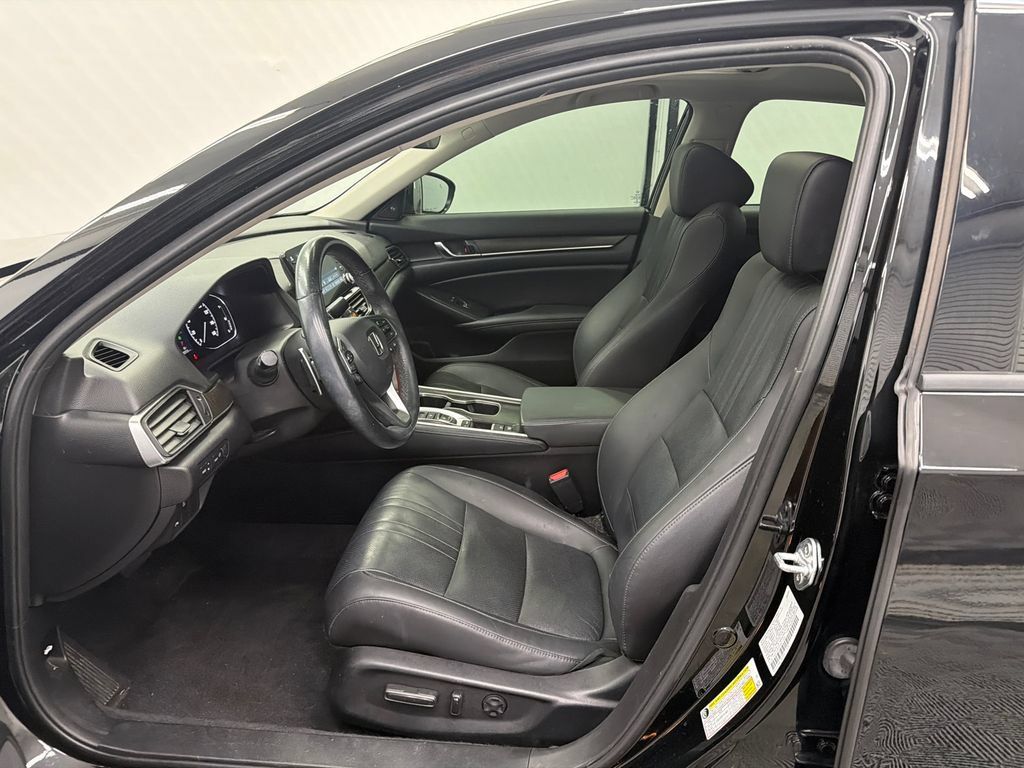 Used 2022 Honda Accord Touring image 9