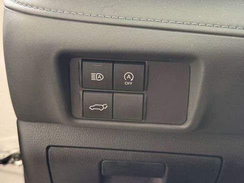 Used 2023 Toyota Highlander XLE FWD image 25