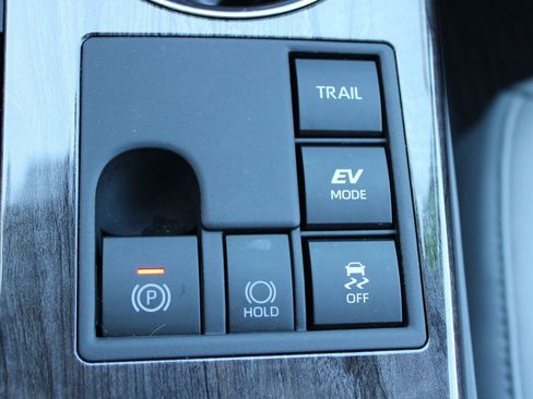 Used 2026 Toyota Highlander Platinum AWD/4WD image 28