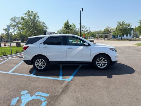 Used 2019 Chevrolet Equinox LT FWD image 4