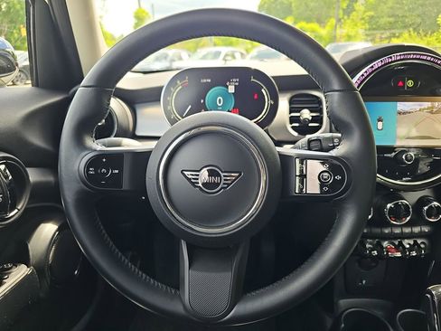 Used 2023 MINI Cooper 4-Door Hardtop FWD image 17