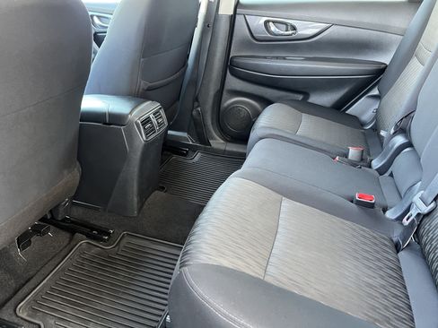 Used 2020 Nissan Rogue SV AWD/4WD image 17