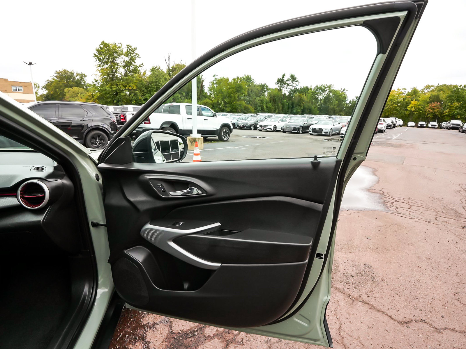 Used 2024 Chevrolet Trax RS w/ Driver Confidence Package FWD image 15